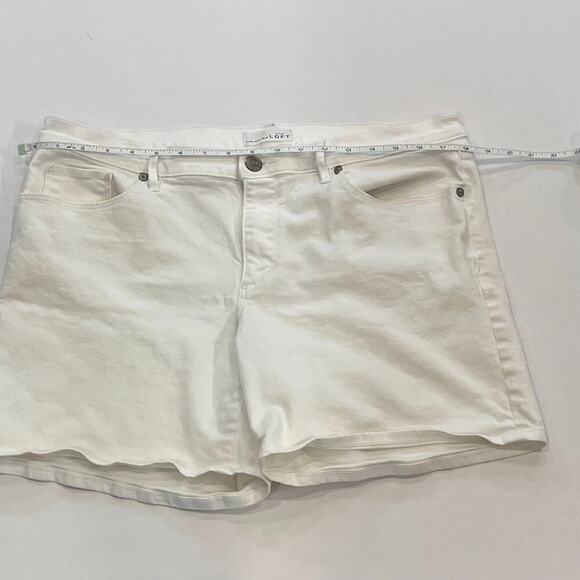 LOFT Cotton White Relaxed Skinny Fit Mid Rise Denim Stretch Shorts, Size 12 - Picture 9 of 13
